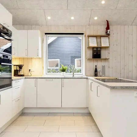 Modern Oasis In Marielyst - By Traum Ferienhaus Bøtø By
