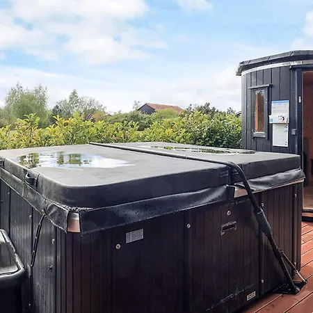 בית נופש Modern Oasis In Marielyst Bøtø By